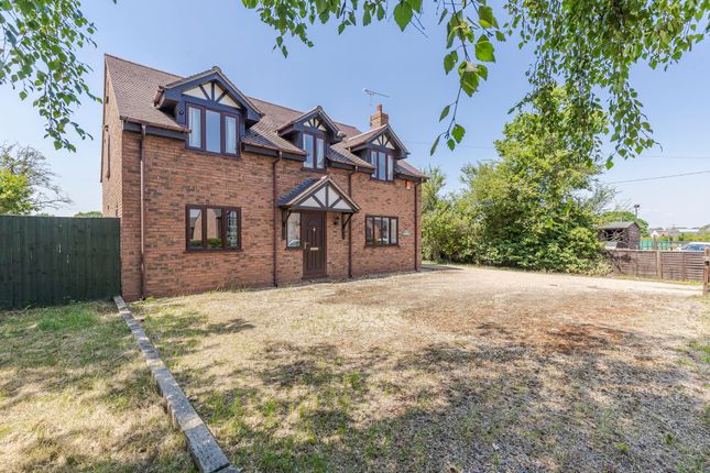 4 bed property, in Garthmyl, £465,000