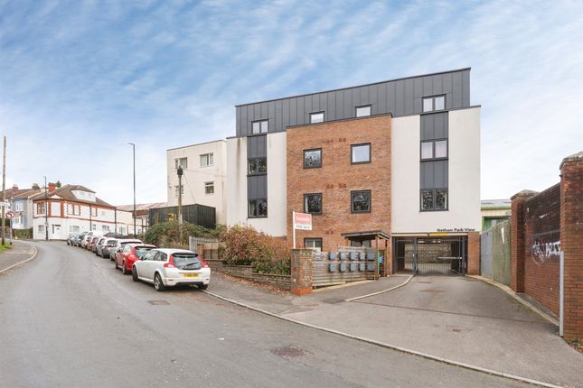 2 bed property, in Netham Road, £270,000