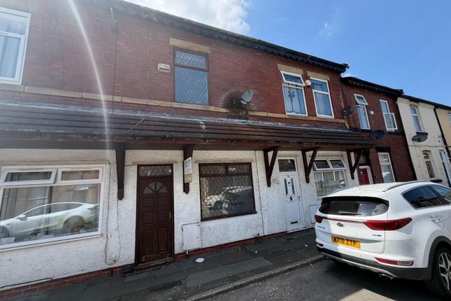 3 bed property, in Victoria Street, £110,000