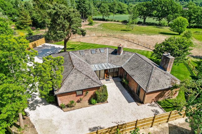4 bed property, in Caldbec Hill, £775,000