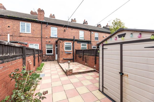 2 bed property, in Maltkiln Lane, £130,000