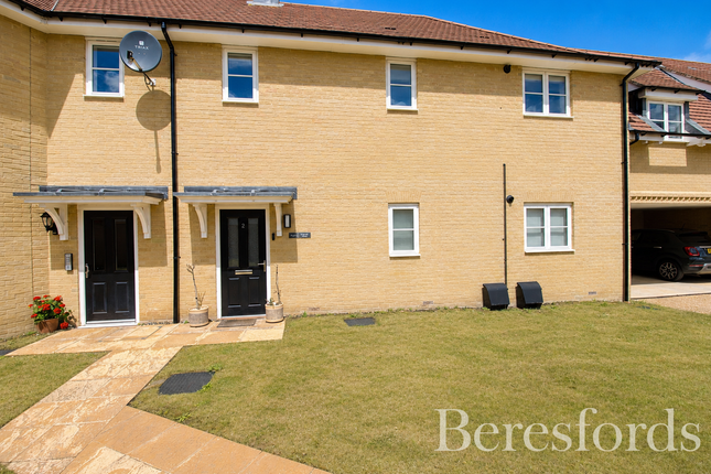 2 bed property, in Porter Drive, £290,000
