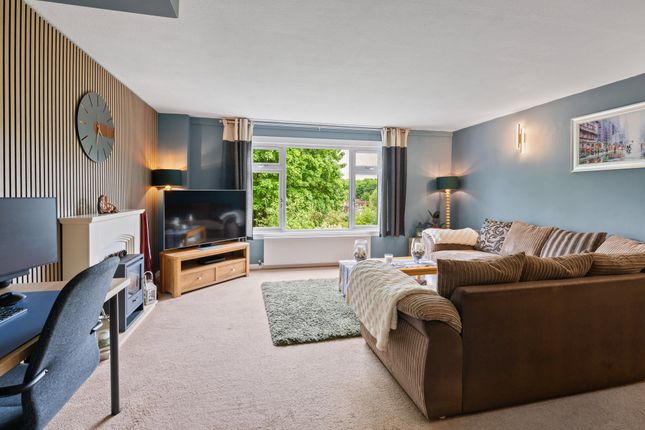 3 bed property, in 28 Ellen's Glen Road, £320,000