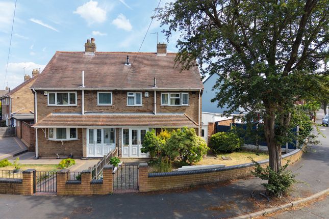 3 bed property, in Willow Avenue, £250,000