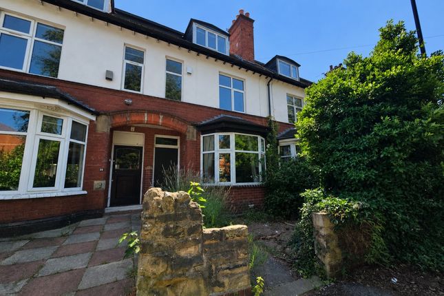 6 bed property, in St Michaels Crescent, £360,000
