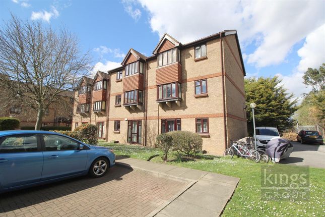 1 bed property, in Latimer Court, £200,000