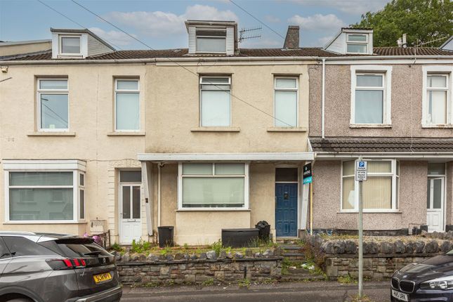 5 bed property, in Westbury Street, £230,000
