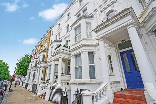 1 bed property, in Nevern Place, £225,000