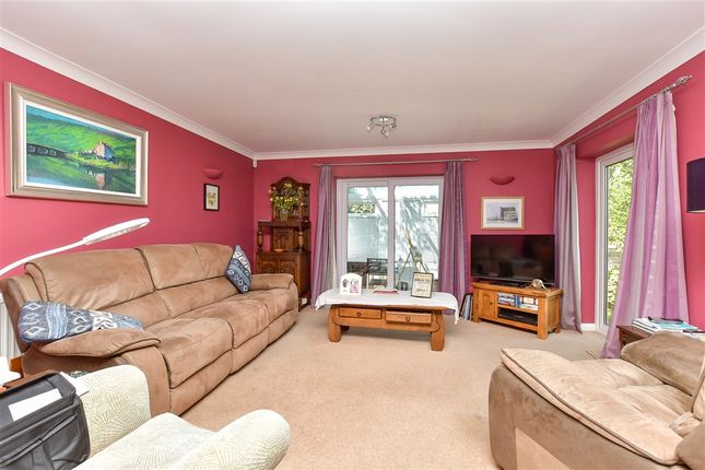 3 bed property, in Ospringe Road, £500,000