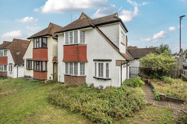 3 bed property, in Winn Road, £650,000