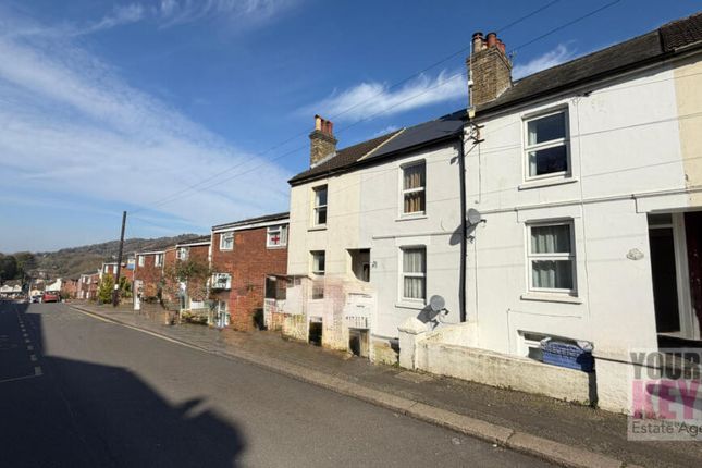 3 bed property, in Hillside Road, £185,000