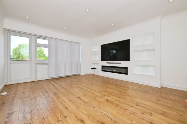 2 bed property, in High Road, £255,000