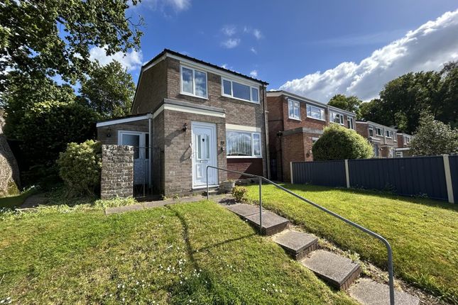 3 bed property, in Yew Tree Close, £300,000
