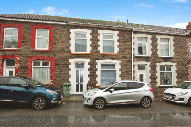 3 bed property, in Commercial Street, £170,000