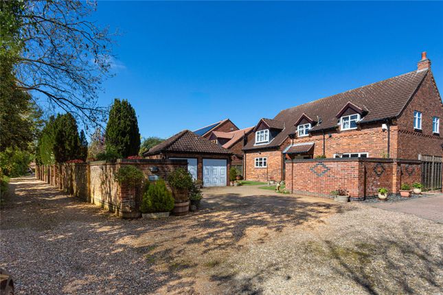 4 bed property, in Yew Tree Close, £745,000