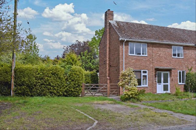 2 bed property, in Bracken Road, £190,000