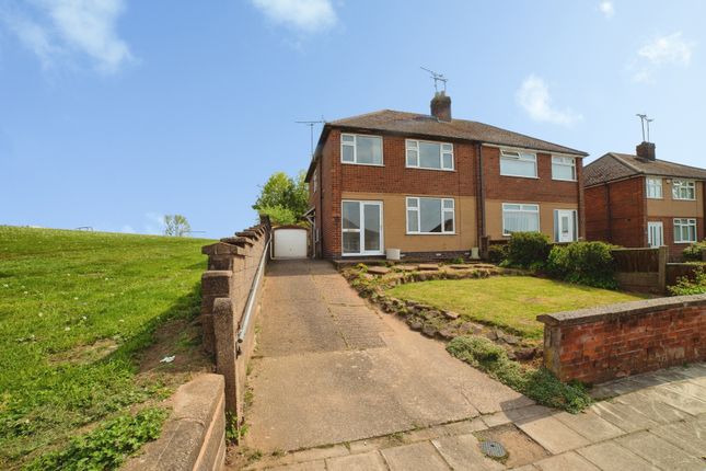 3 bed property, in Roundhill Close, £160,000
