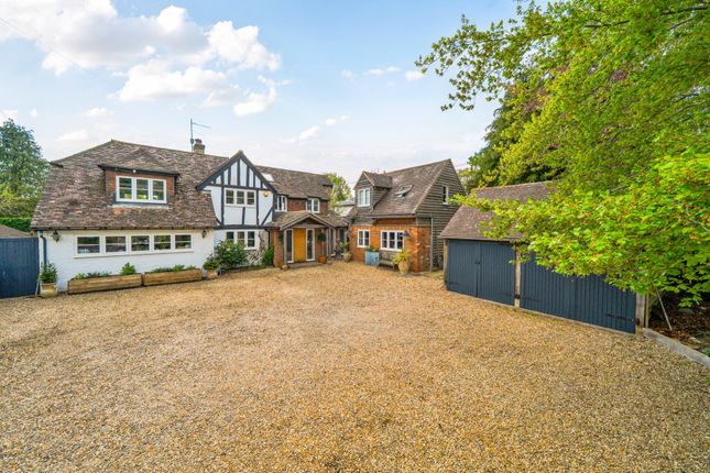 4 bed property, in Elstead, £1,495,000
