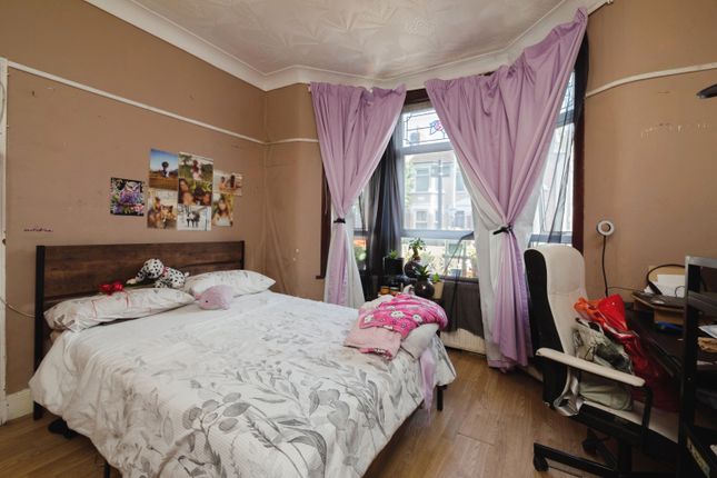 3 bed property, in Sherrard Road, £490,000
