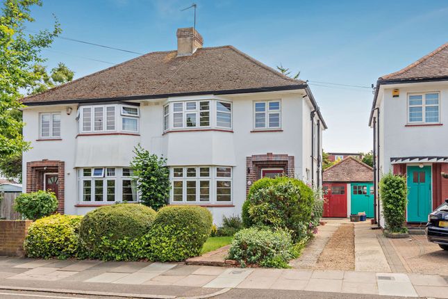 3 bed property, in Court Way, £900,000