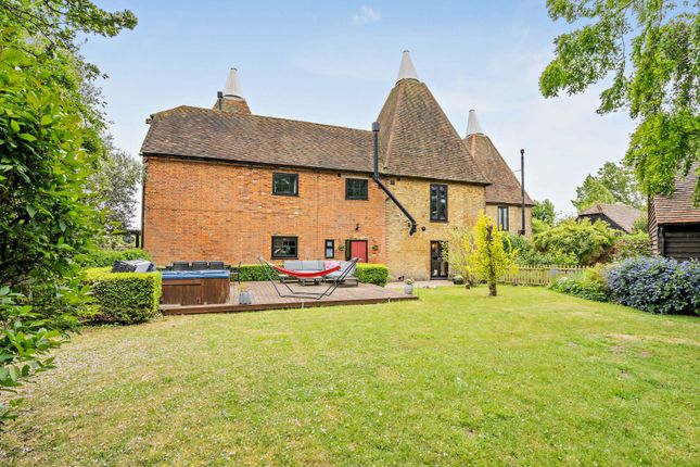 5 bed property, in Nine Ash Lane, £825,000