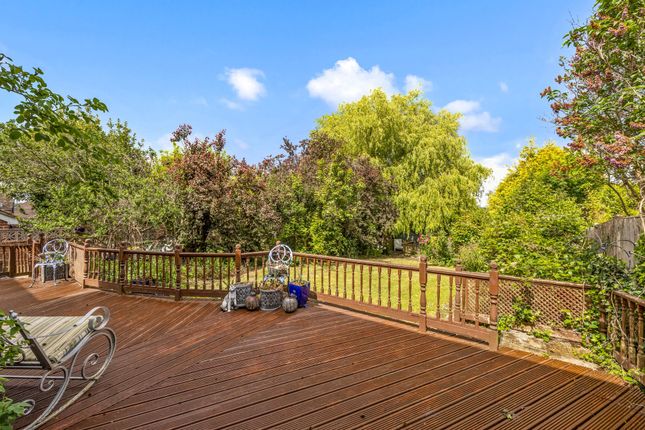 3 bed property, in Franklynn Road, £625,000