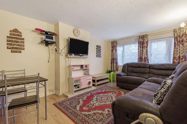 2 bed property, in Slough, £250,000