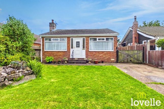 2 bed property, in Smook Hills Road, £160,000