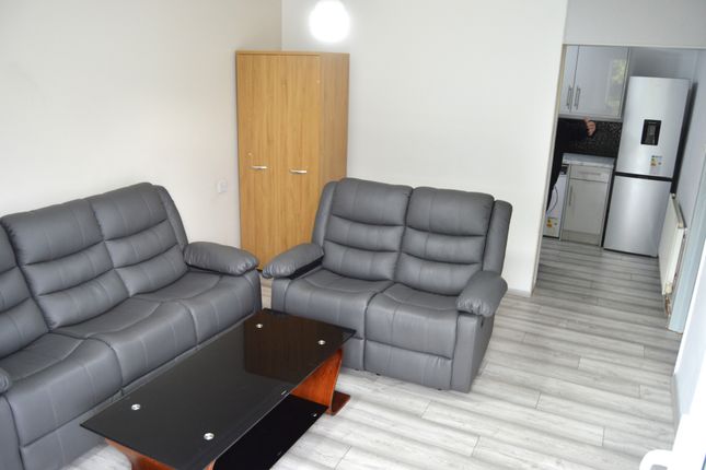 1 bed property, in Shotton Walk, £149,000