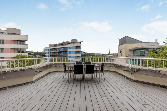 3 bed property, in Hannover Quay, £525,000