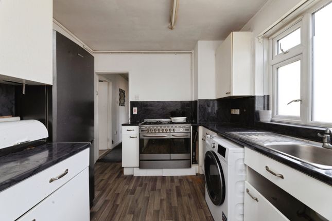 1 bed property, in Shakespeare Square, £230,000