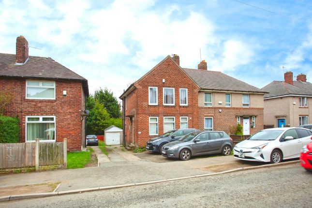 3 bed property, in Wolfe Road, £135,000