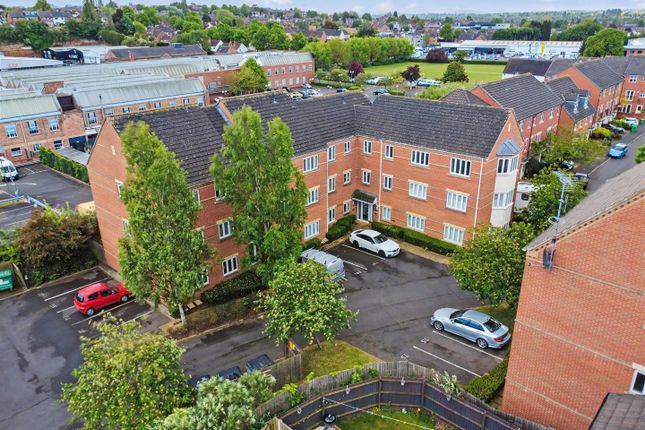 2 bed property, in Kelham Drive, £140,000