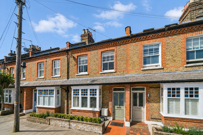 2 bed property, in Lewin Road, £875,000