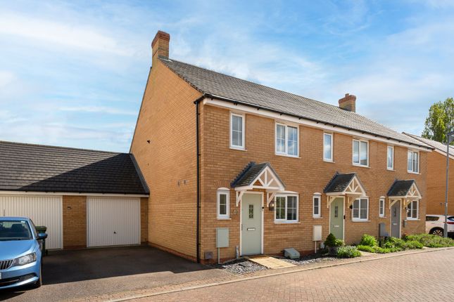 2 bed property, in Windmill Place, £300,000