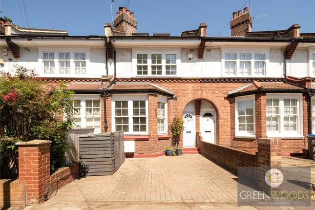 3 bed property, in Lower Kings Road, £725,000