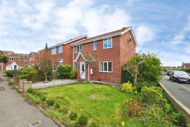 3 bed property, in Simons Close, £300,000