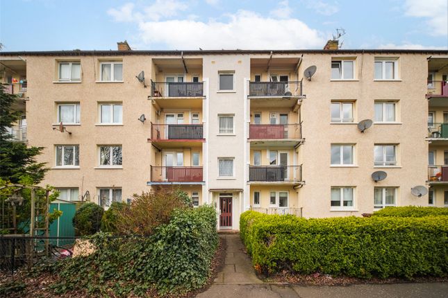 2 bed property, in Muirhouse Place East, £165,000