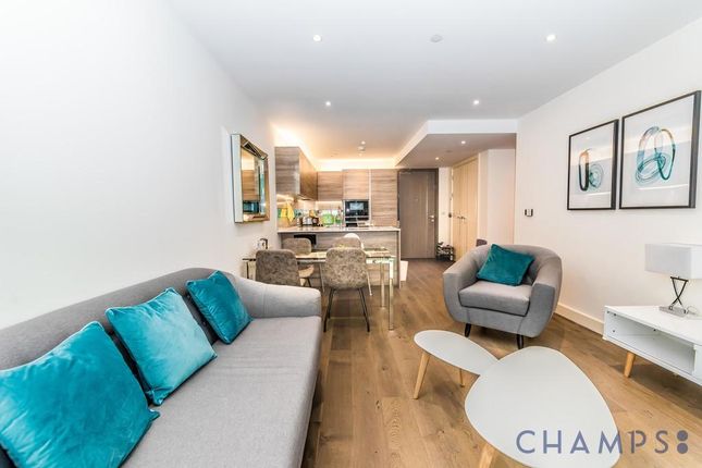 2 bed property, in Deveraux House Duke Of Wellington Avenue SE18, £560,000