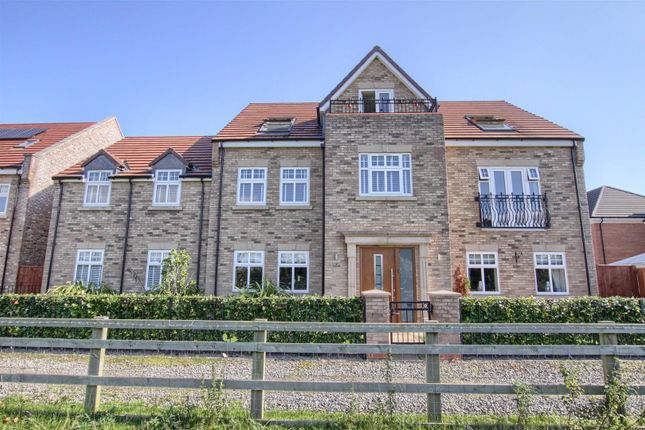 6 bed property, in Moresby Walk, £775,000