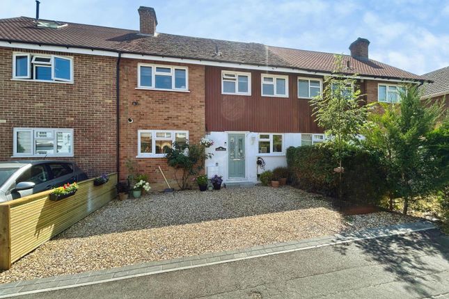 3 bed property, in Hale Reeds, £400,000