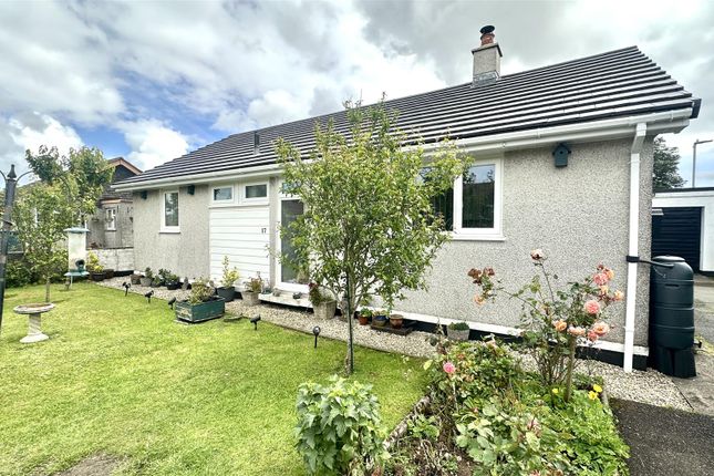 2 bed property, in Parkwoon Close, £260,000