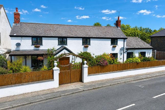 4 bed property, in Main Road, £480,000