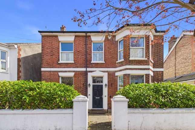 4 bed property, in Upper High Street, £825,000