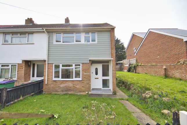 2 bed property, in St. Johns Church Road, £300,000