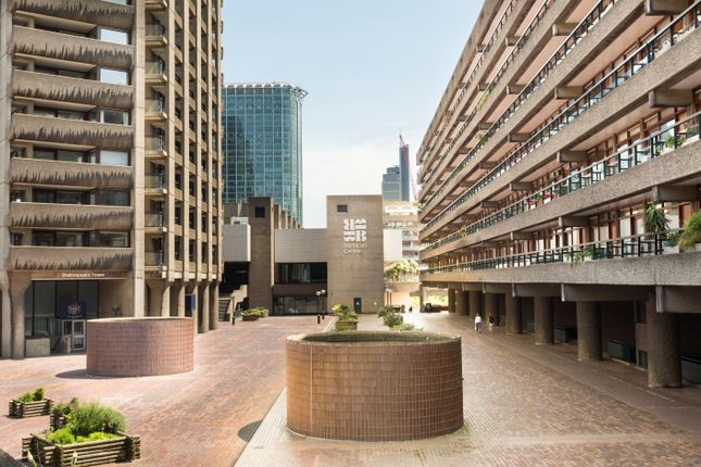 1 bed property, in Defoe House, £925,000
