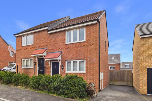 2 bed property, in Poole Avenue, £230,000
