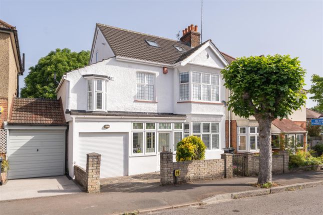 5 bed property, in Reydon Avenue, £1,150,000