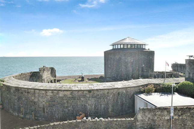 1 bed property, in Sandgate High Street, £195,000