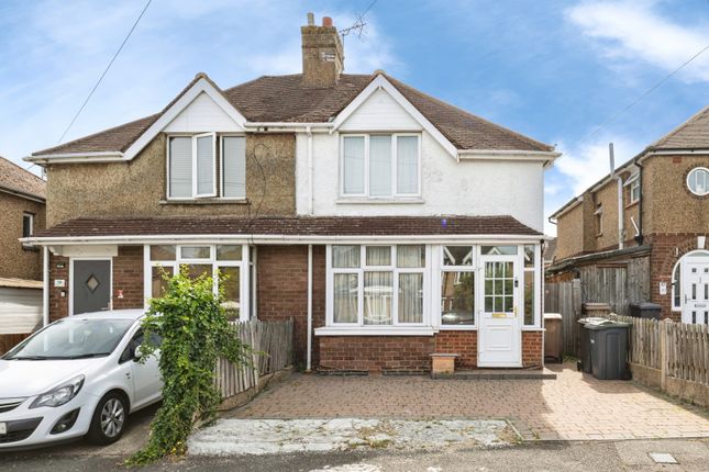 2 bed property, in Windermere Crescent, £325,000